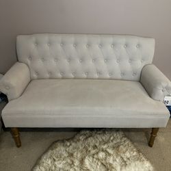 Tufted 2-person Loveseat For Bedroom 