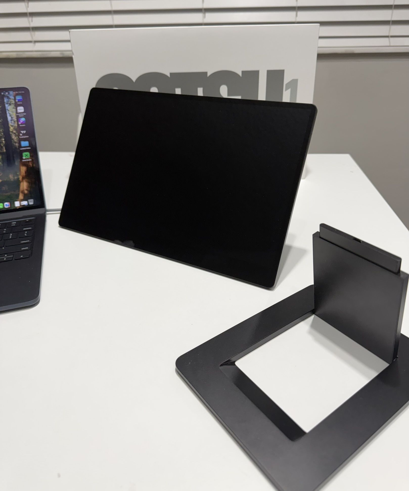 Monitor Portable SOTSU FlipAction GO 14” Premium/ Full HD 1080P /400nits / USB C , Mini HDMI / INCLUDED STAND BASE