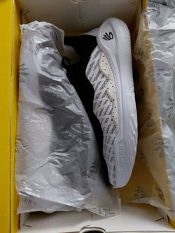 Size 12M Under Armour Curry 11 Team in the 'White/Black'