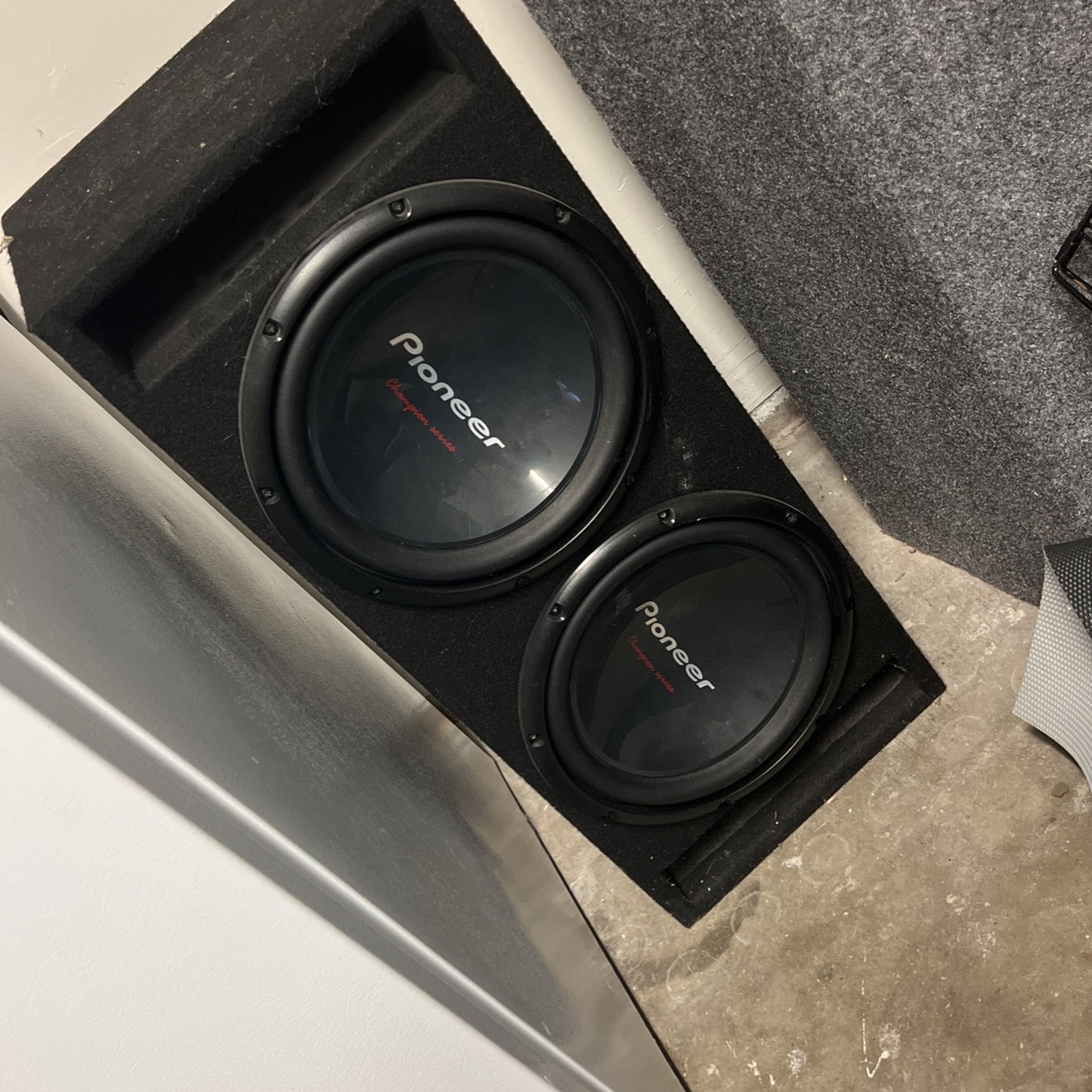 2 12inch Subwoofers With Box 