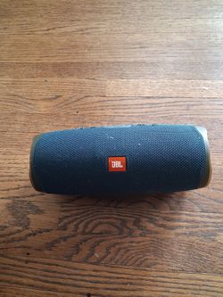 JBL charge 4