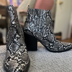 Indigo Rd. Snakeprint Ankle Boots Size 10M