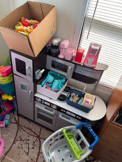 Selling Modern Kitchen w/ Accessories