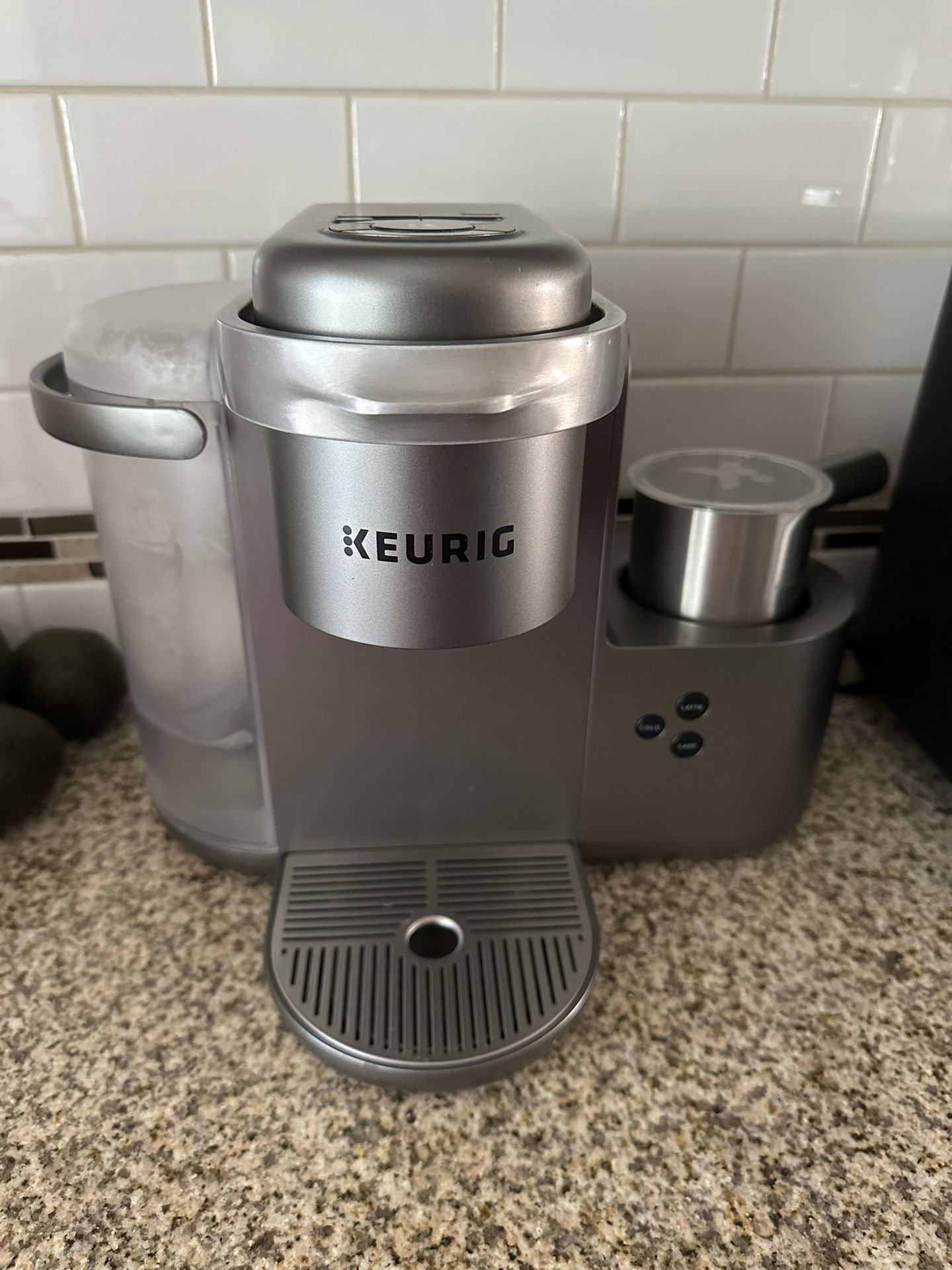 Keurig K-Cafe Single-Serve K-Cup Coffee Maker, Latte Maker and Cappuccino Maker, Comes with Dishwasher Safe Milk Frother