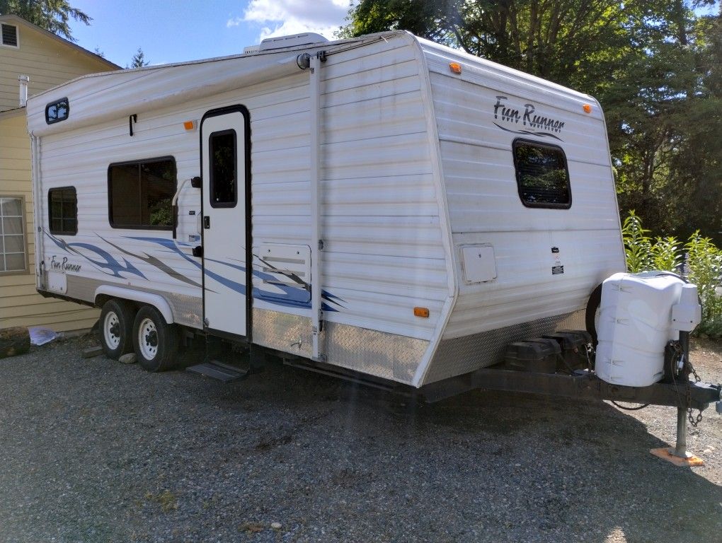 Toy Hauler Fun Runner 222