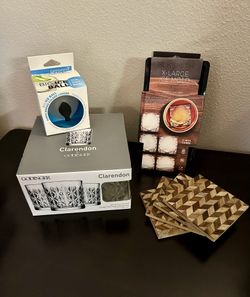 NEW Drinking Glasses And Ice Mold Set