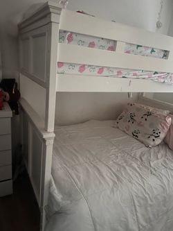 Bunkbed >twin & full bed with dresser