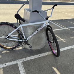 Throne 29er White Chad Read Description!!!