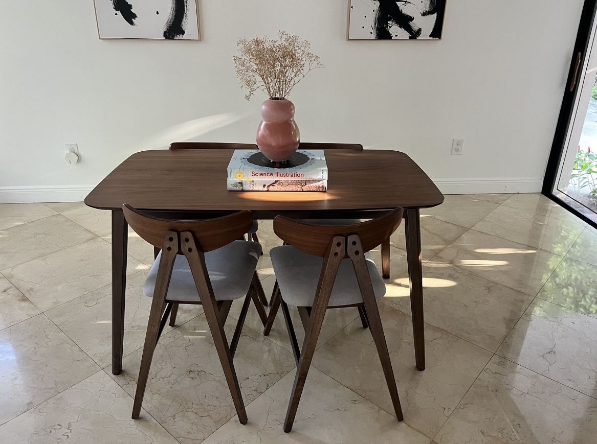 Wood Dining Table - perfect condition