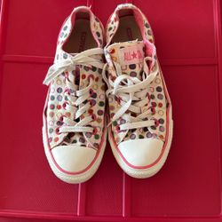 Women’s Converse Size 8