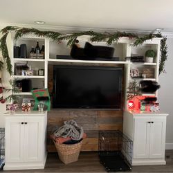 Entertainment center