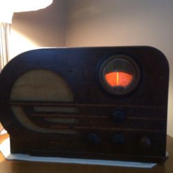 Philco vintage radio....works! ***PRICE REDUCED***