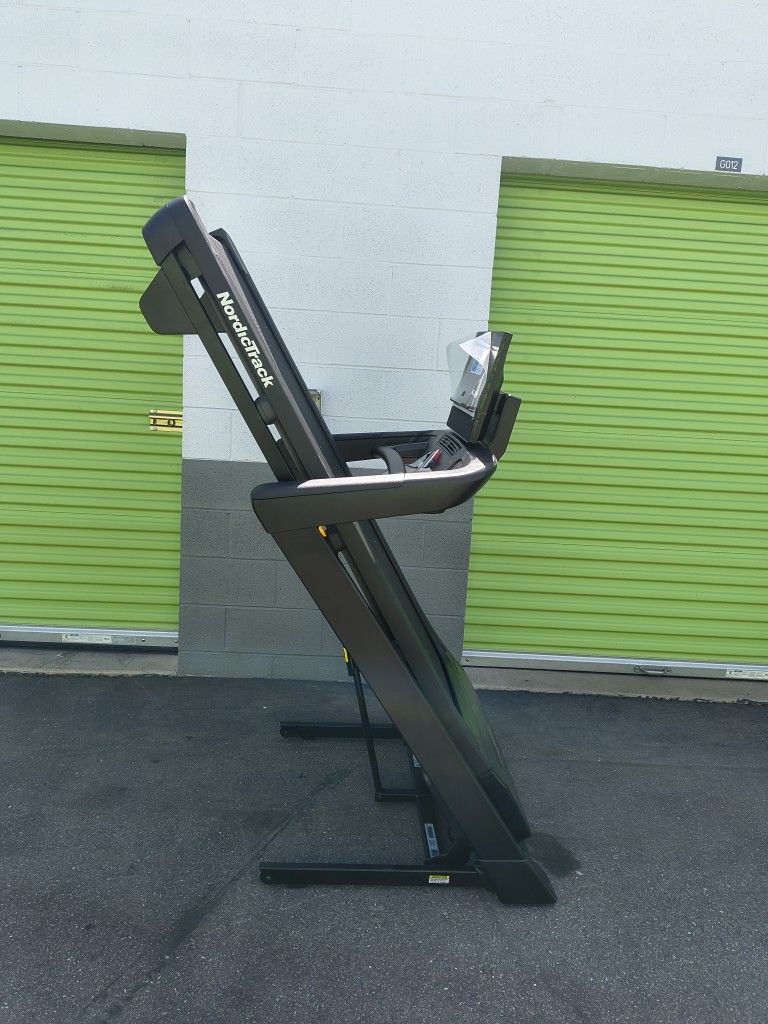 Brand New ! NordicTrack T Series 8 Treadmill