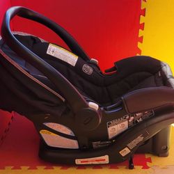 Graco Snugride 35 LITE with Base.