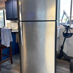 Frigidaire Refrigerator 