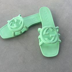 Authentic Gucci Rubber Slide Sandals – Green – Women’s Size 8