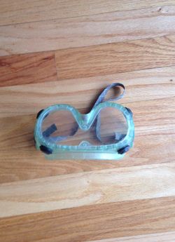 Lab goggles