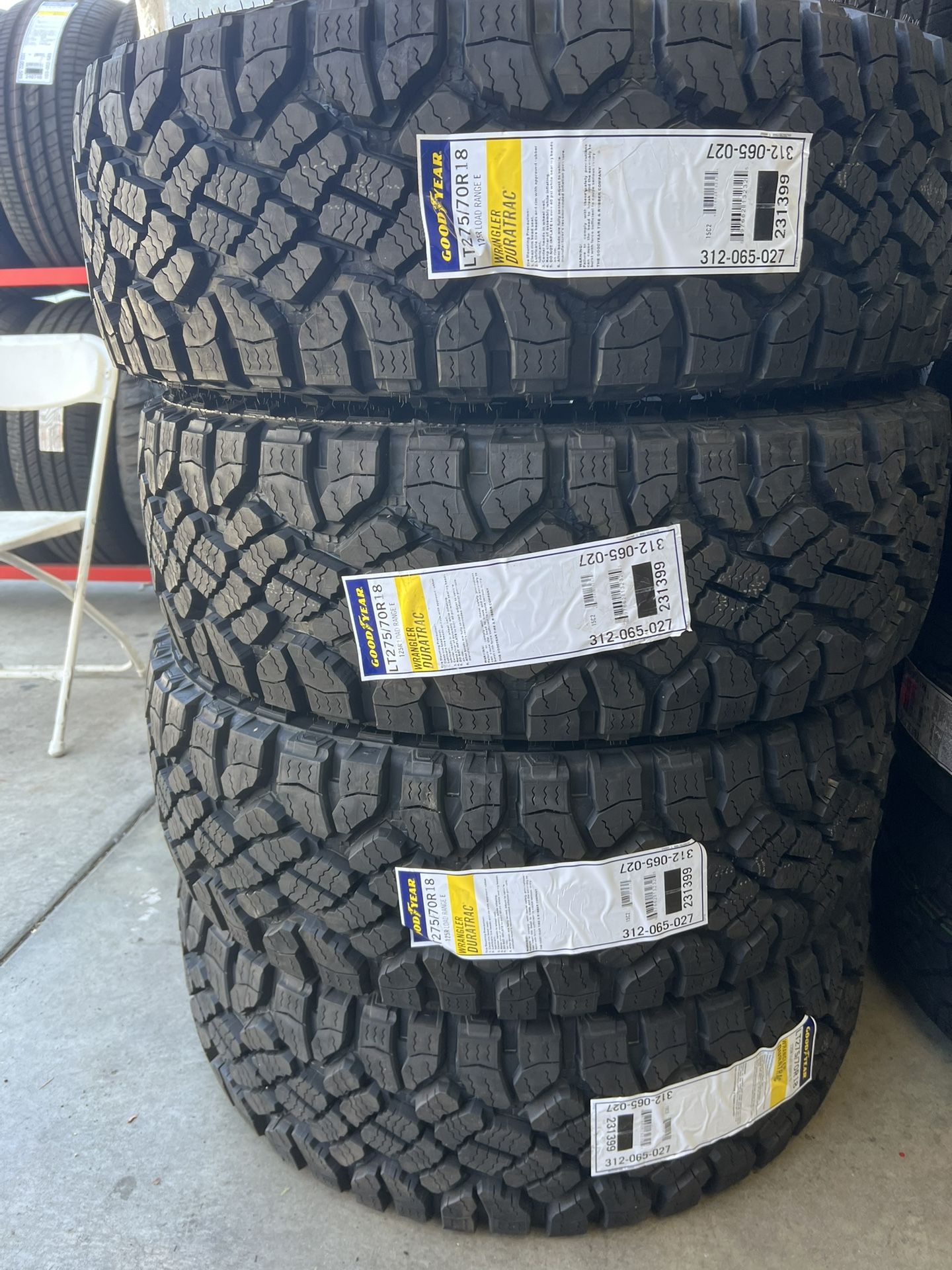 Lt 275 70 18 Goodyear wrangler duratrac
