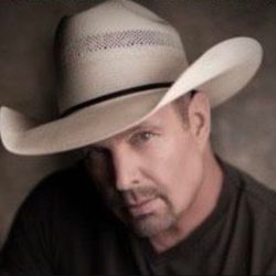 4 Tickets To Garth Brooks May/5