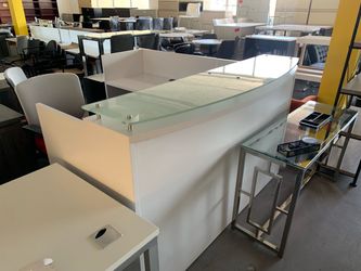 Reception desk l shape with glass white 6’x6’