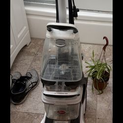 ((*** Hoover Top of Line Deluxe Carpet Cleaner Like New Condition **))