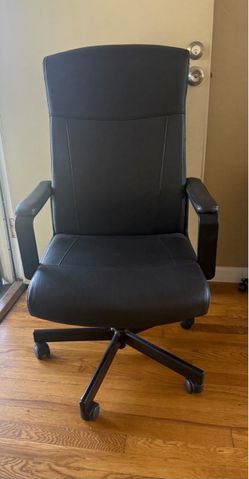 Office chair with wheels/faux leather seat