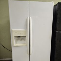 Kenmore Refrigerator Working Perfectly Fine Very Clean Super Capacity I Can Deliver To You 90 Days Warranty 