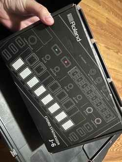 Roland AIRA Compact J-6 Chord Synthesizer