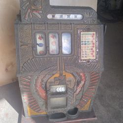 1931 Mills Silent "War Eagle" slot machine, an antique collectible produced in the early 1930s by the Mills Novelty Company in Chicago. They made 671 