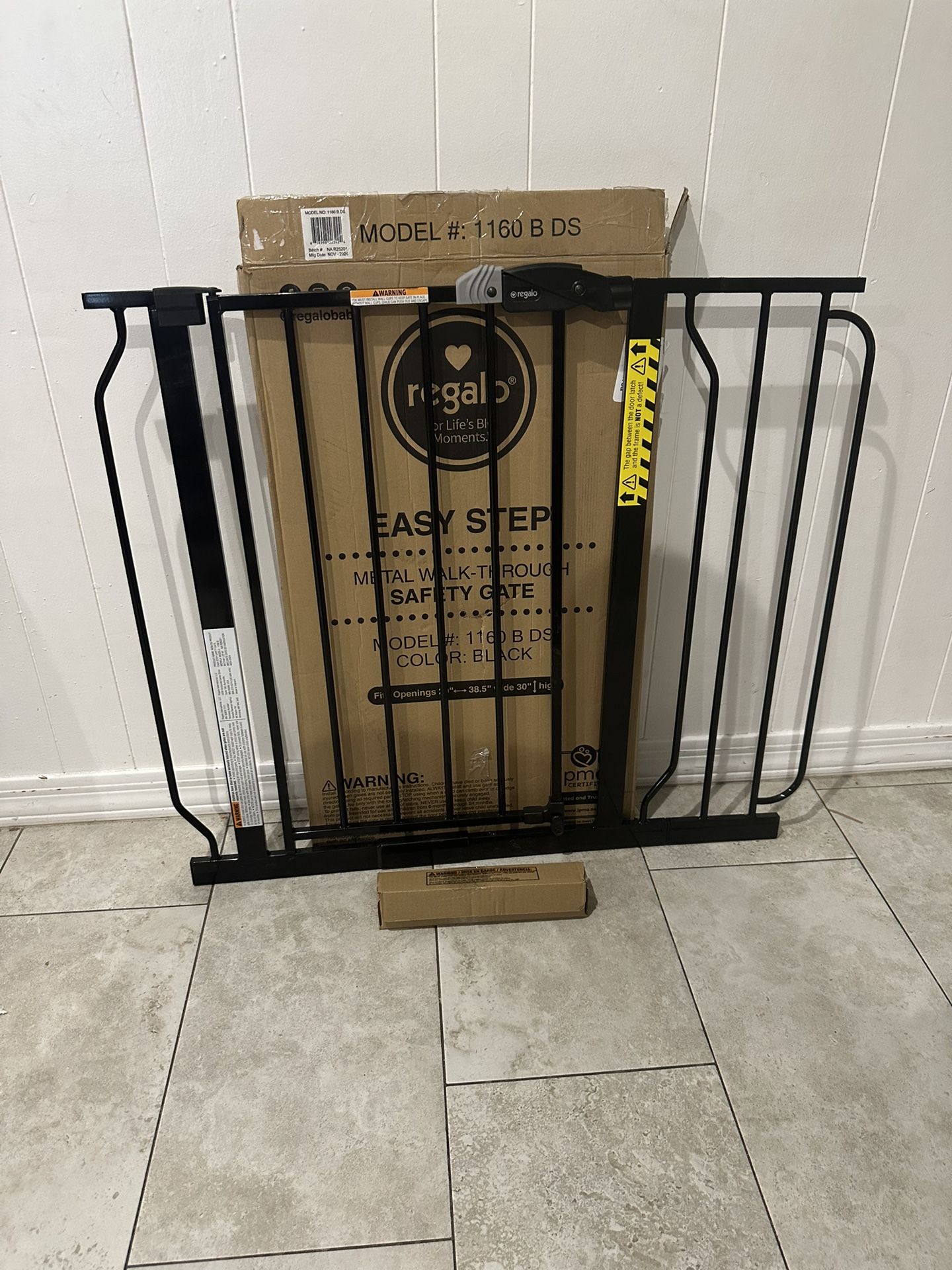 Adjustable Pet Gate / Baby Gate - Fits Openings 29” - 38.5”