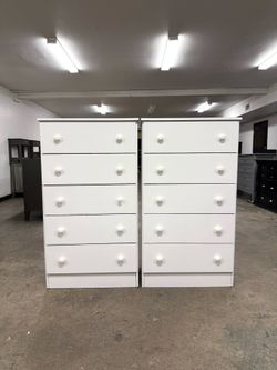 4 for Sale - Price is for 1 - Tall White 5 Drawer Dresser Chest