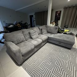 Gray Fabric Sectional Sofa With Chaise | 3 Seats + Chaise