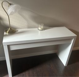 White vanity/desk