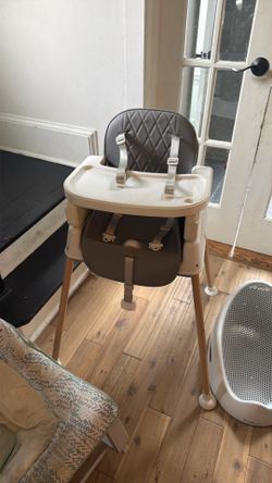 Adjustable highchair