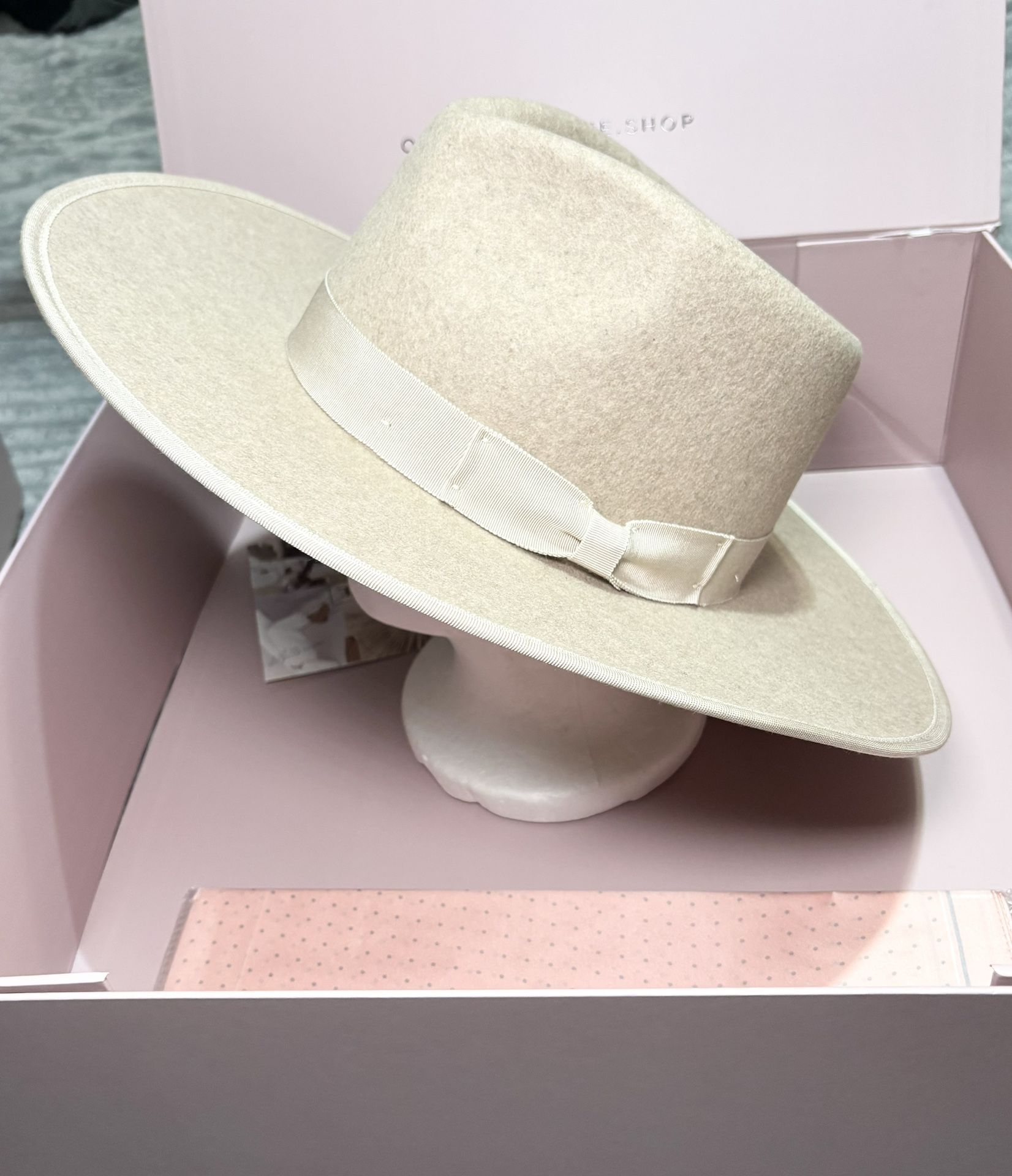 Olive and Pique woman’s Wool felt rancher with rolled pencil brim Tonal satin lining NWT