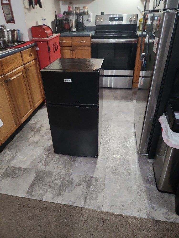 Mini Fridge Hanal On Wheels Open Box Never Used