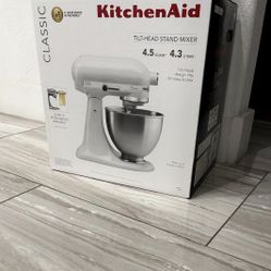 Kitchen Aid 4.5 Quart Tilt-Head Stand Mixer