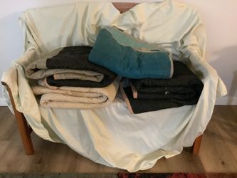 4 Moving Blankets
