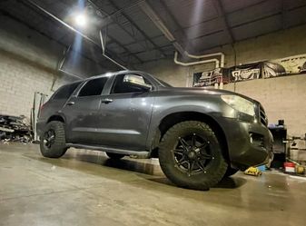 Toyota Sequioa wheels tires leveling kits accessories lights installations. (We Finance)