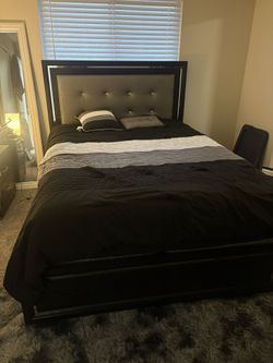 Queen Bedroom Set