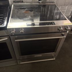 KitchenAid Electric Stove W/ Convention Oven 