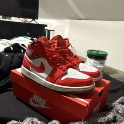 Jordan 1 mids barcelona sweater 
