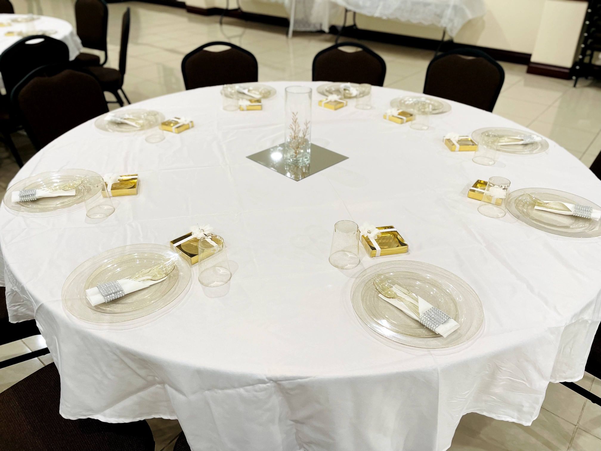 Round Table Cloths