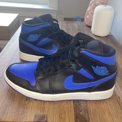 Jordan 1 Mid Black Hyper Royal