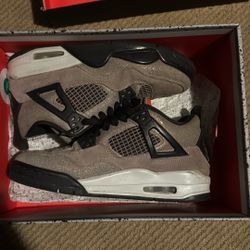 A Jordans 4 Retro Gs