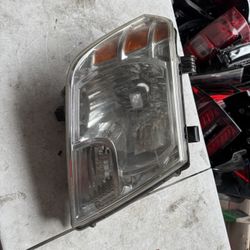 Nissan Frontier Right Headlight Oem