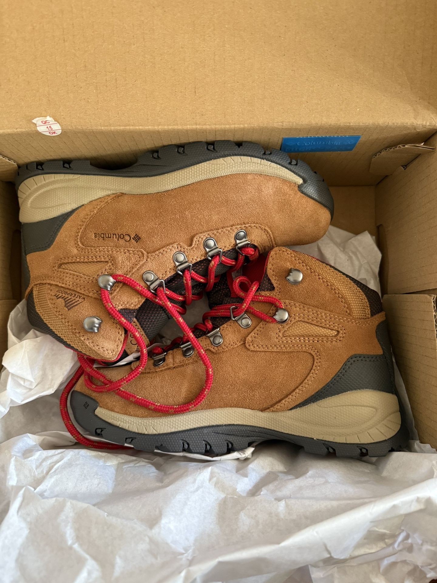 Women’s Columbia Hiking Boots **Brand New