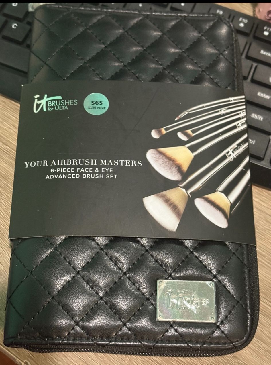 Cosmetic Brushes 6 Pc In Zipper Pouch