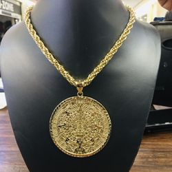 10kt Gold Twisted Rope Chain With Aztec Calendar 