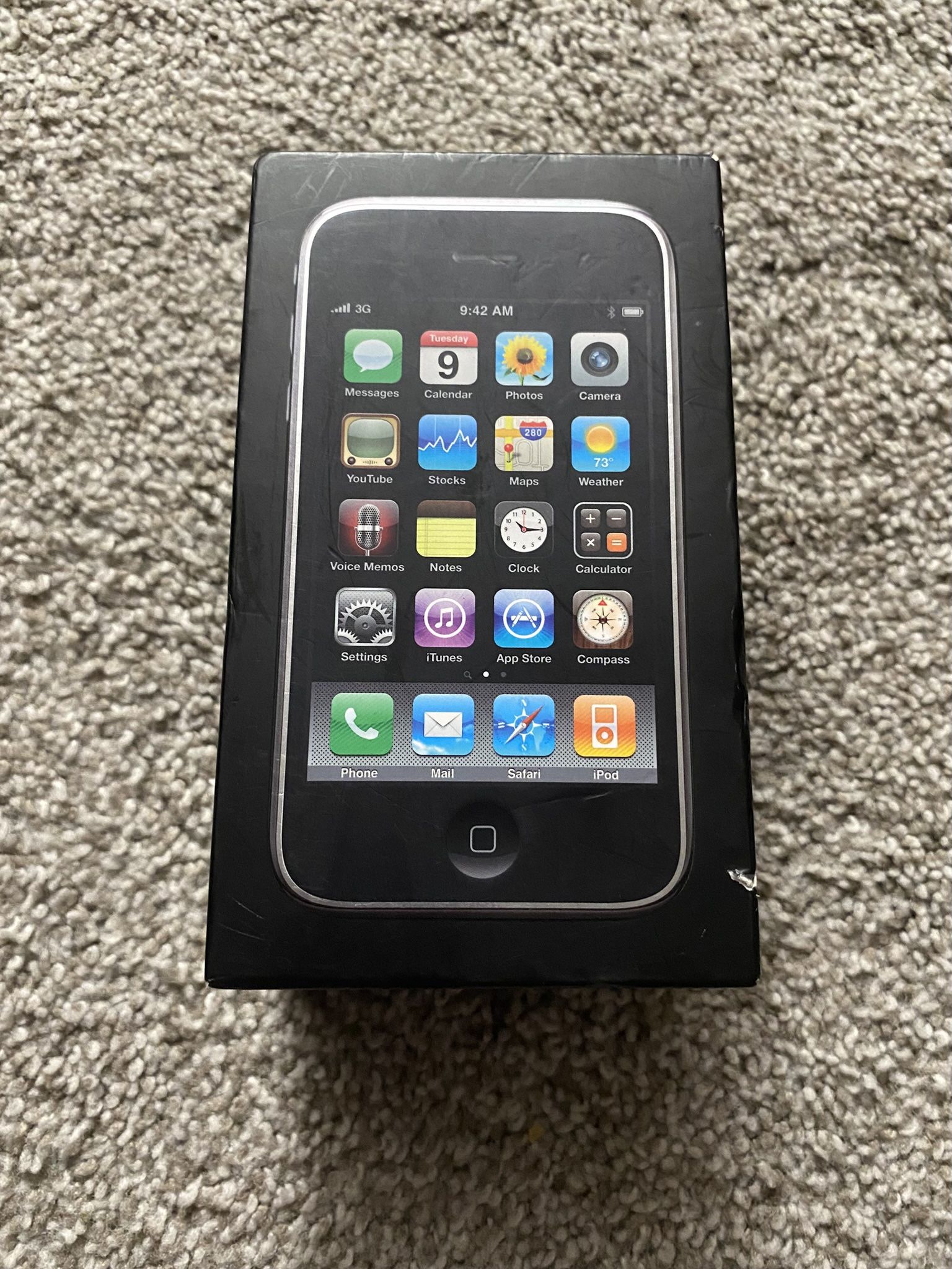 RARE Vintage Apple iPod Video(5th Gen)/Shuffle (2nd Gen) + Charger & non-working iPhone 3GS - 16GB/AT&T Model + box